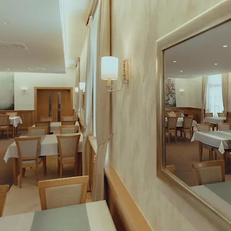 Brigaderos Brigadir Hotel Borsa