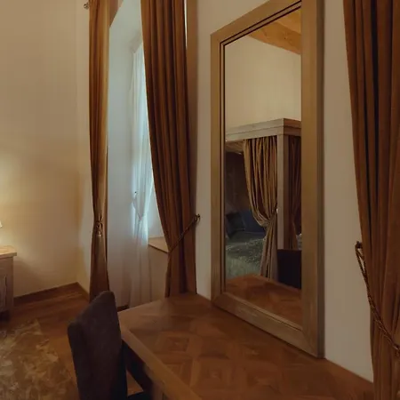 Hotel Brigaderos Brigadir Borsa