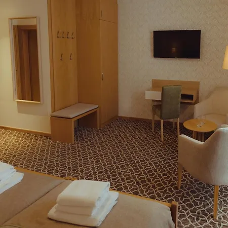 Brigaderos Brigadir מלון 3*