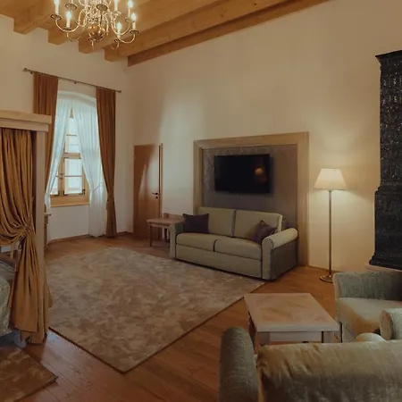 Brigaderos Brigadir מלון