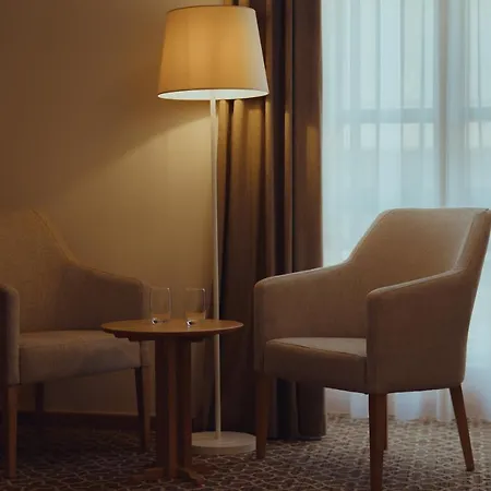 מלון Brigaderos Brigadir 3*